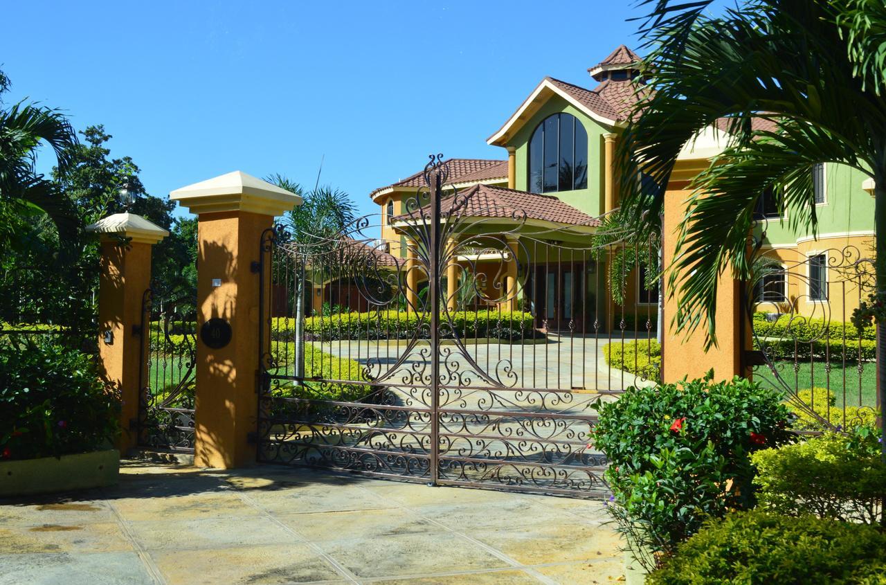 Milbrooks Resort 몬테고 베이 외부 사진